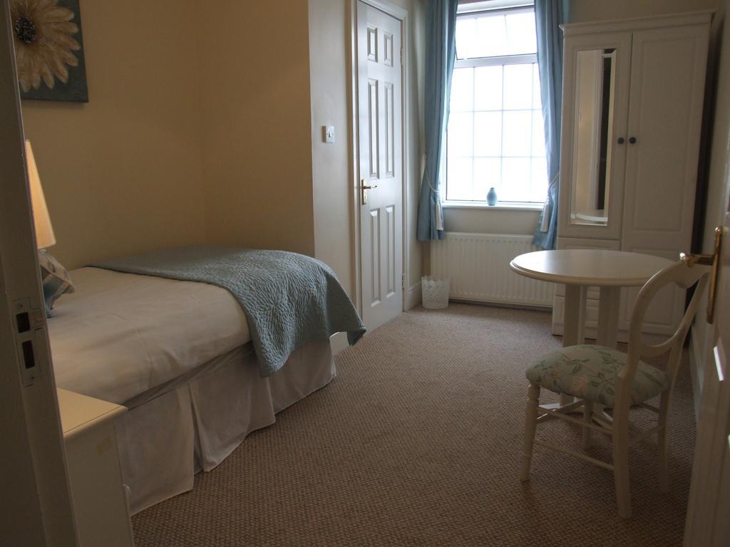 Oak Lodge Portumna Room photo